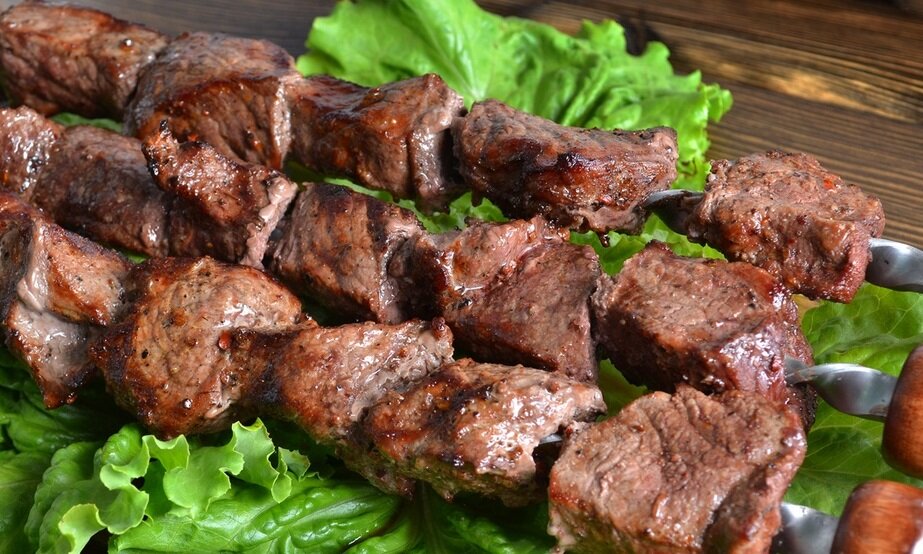 Мцвади хоровац. Шашлычок на природе. Шашлык на огне. Летний шашлык. Барбекю.