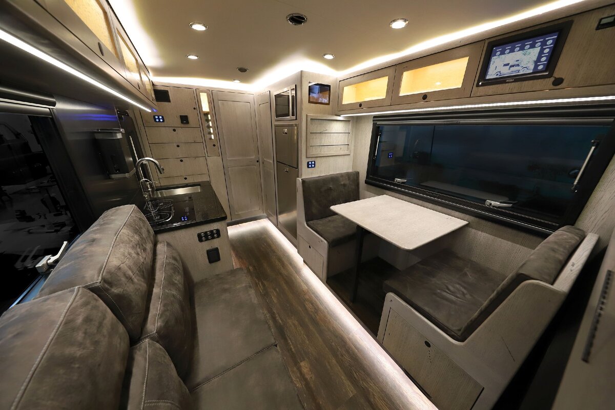 Ford f550 EARTHROAMER