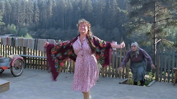 Кадр из кинофильма "Любовь и голуби"