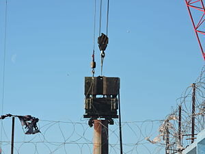 Штабеля шпунта ЛарсенаПрофиль шпунта ЛарсенаШпунтовые работы у Биржевого моста. Готовый кессонВибропогружатель, применяемый для погружения шпунтин методом вибрации