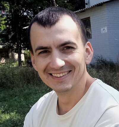 Родился в 1984 г. Проживает в г. Харьков. В 2007 г. окончил физико-технический факультет ХНУ им. В.Н. Каразина. С 2011 г. работает в ННЦ ХФТИ. В 2007-2011 гг. пробовал себя в качестве продавца, строителя, менеджера, рекламщика и т.д. Попытки писать случались ещё в детстве и во время студенчества. В 2013 г. женился, через год стал счастливым отцом. Где-то в этот же период обзавёлся черновиком и стал записывать туда всё, что взбредало в голову. В 2015 г. создал страничку на самиздате. 
Увлечения: книги, наука, кинематограф, физкультура. Попытки печататься почти не предпринимались. 