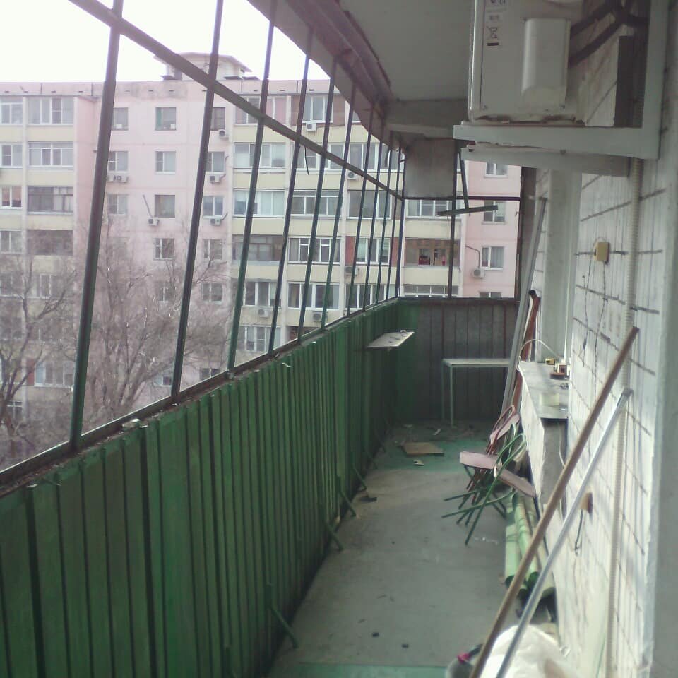 Демонтаж балконного остекления