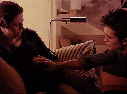 Кадр из фильма с беременной Беллой