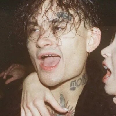 Обложка предыдущего альбома Моргенштерна под названием "YUNG HEFNER"