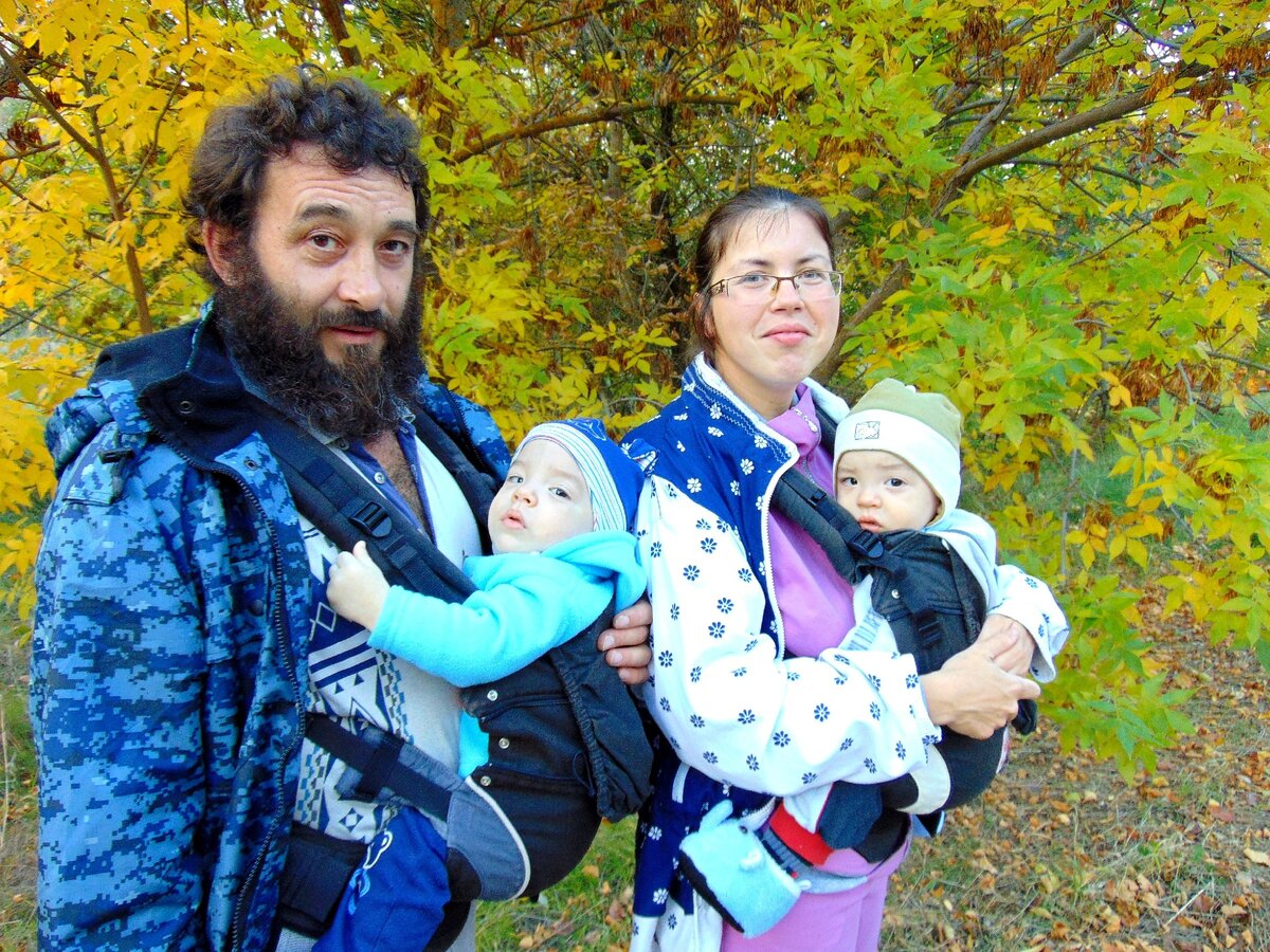 В задонских степях (ну, это для красного словца - на самом деле, в Перинатальном  центре г. Волгограда) появились на свет наши сыновья-близнецы - Фома и Лука.