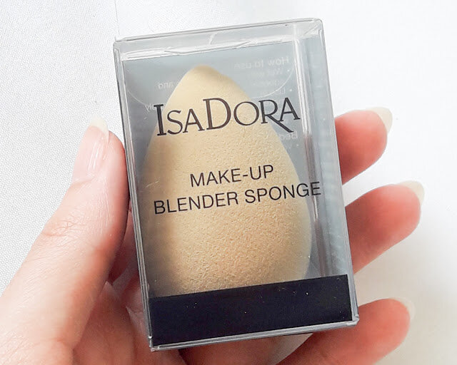 Просто классный спонж, альтернатива  бьюти-блендеру  который стоит 2000+ руб. действительно хороший, увеличивается в полтора-два раза при намокании, в себя вбирает  совсем немного средства (оригинальный же вбирает очень много, где-то треть тонального средства). Этот остается мягким, приятный на ощущения и вбивания. Хорошо справляется со своей задачей.
