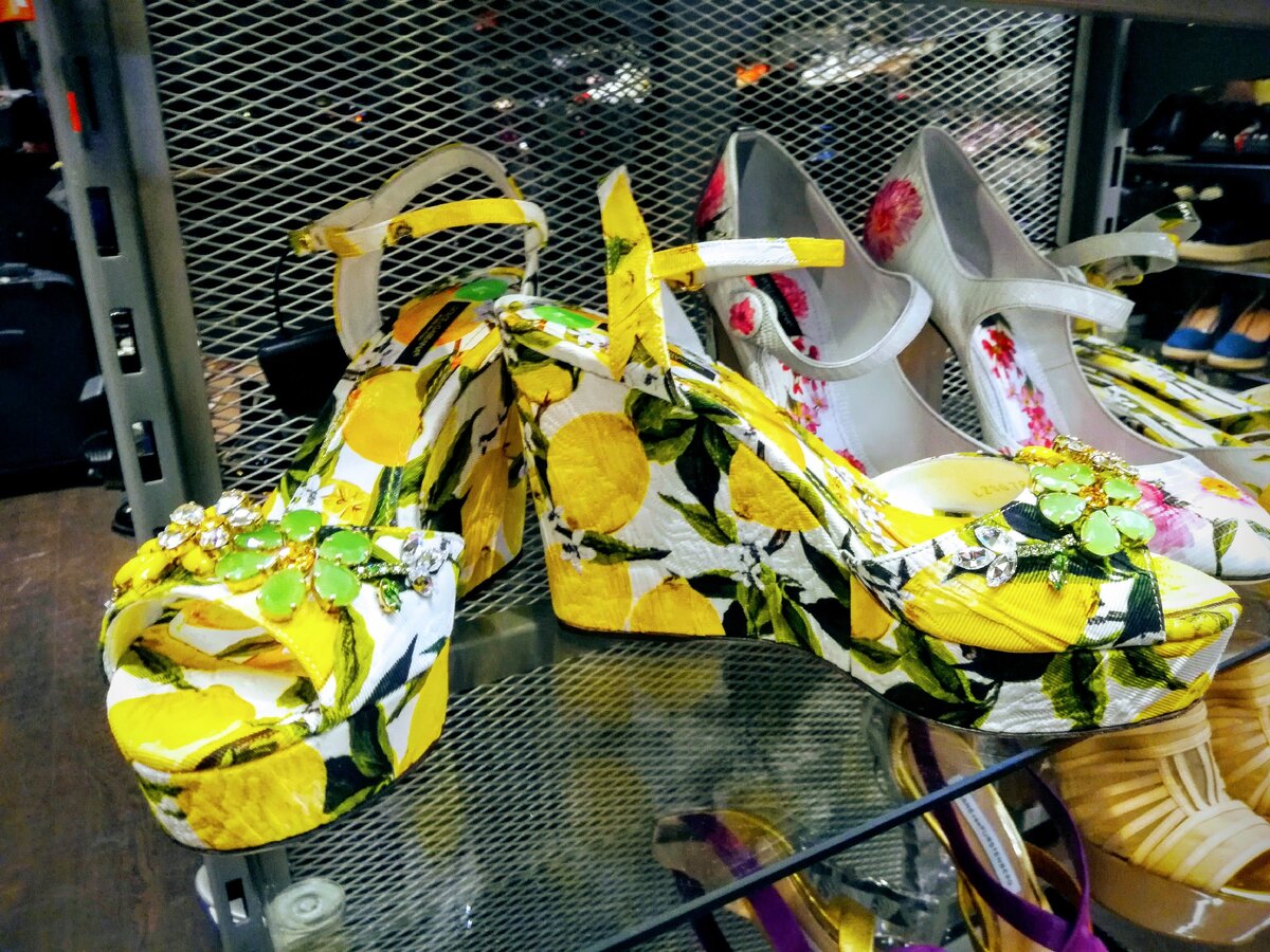 Лимонные мотивы были у D&G в тренде в прошлом году