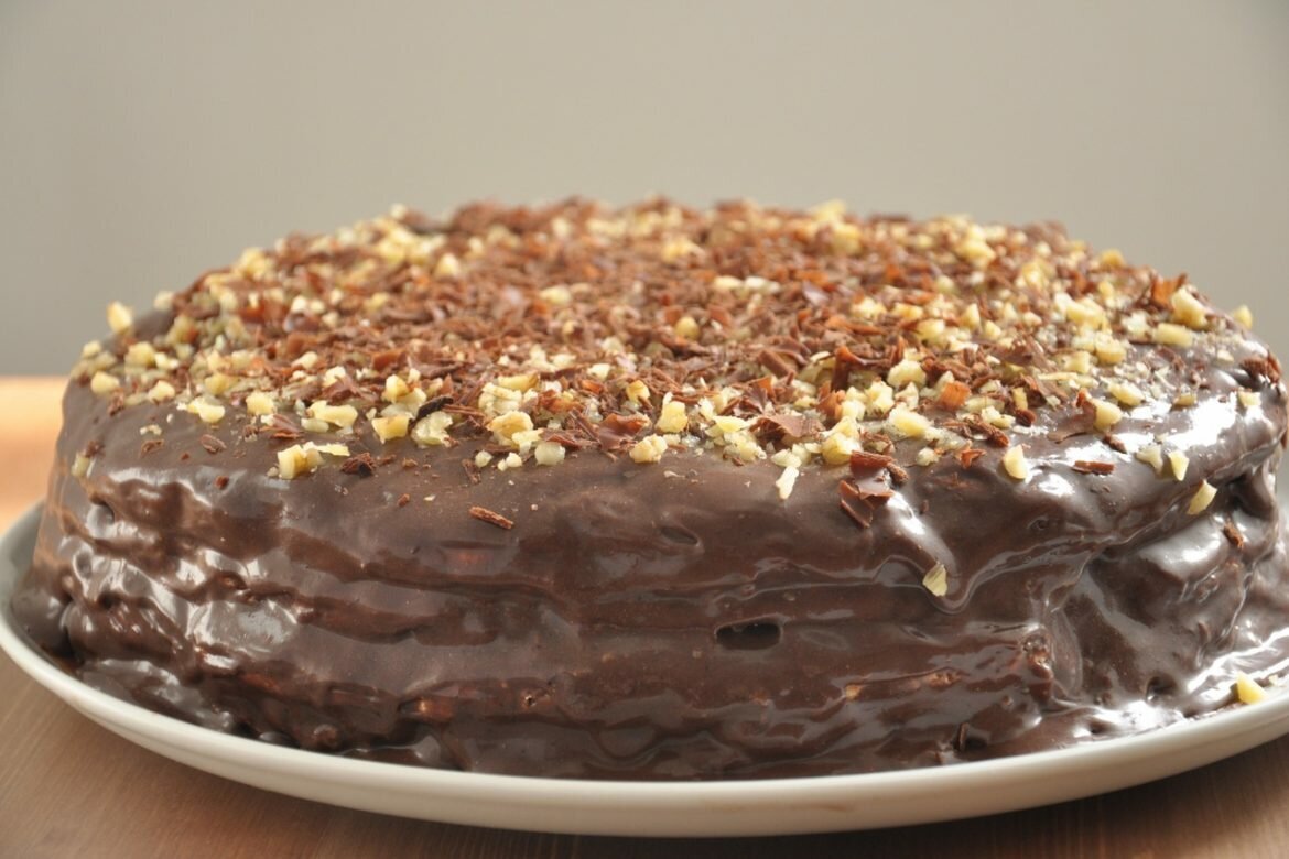 Торты в домашних 3 условиях. Домашние торты. Домашний тортик. Торт простой. Домашний шоколадный торт.