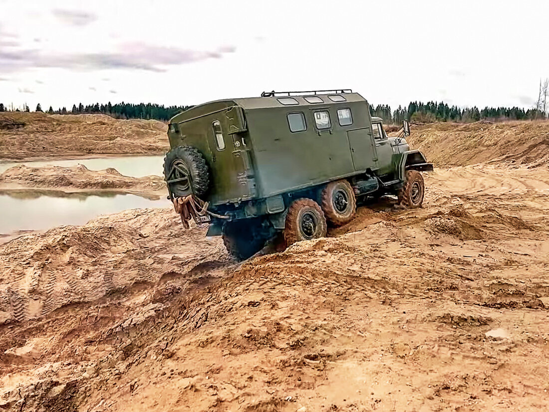 Я не думал, что ЗИЛ-131 может красиво ездить по бездору ???