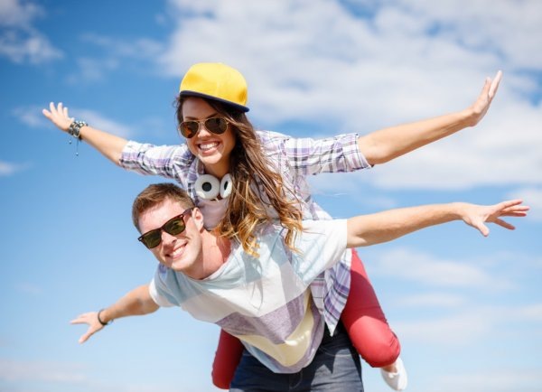 https://st.depositphotos.com/1017986/4546/i/950/depositphotos_45463187-stock-photo-smiling-teenagers-in-sunglasses-having.jpg