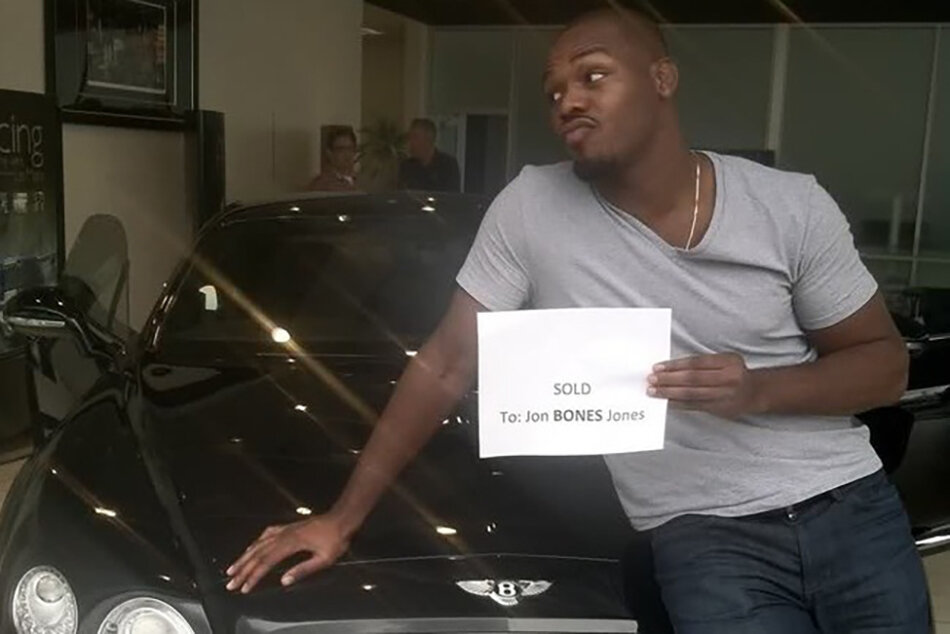 Jon Jones в костюме