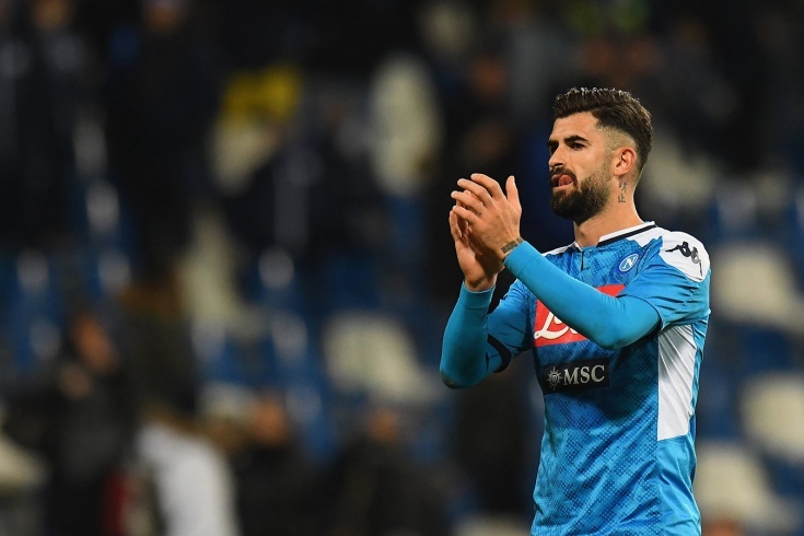 Албанский защитник неаполитанского «Наполи» 26-летний Эльсеид Хюсай не перейдёт в московский «Спартак», утверждает AreaNapoli со ссылкой на Il Mattino. 
По данным источника, футболист принял решение остаться в итальянском клубе, несмотря на предложение «Спартака». Ожидается, что он подпишет новый контракт с клубом. Контракт албанца с «Наполи» истекает следующим летом. Его агент ведёт переговоры с итальянским клубом. В настоящее время оклад Эльсеида составляет € 1,6 млн, а по новому договору он хочет получать € 3 млн.

Защитник выступает за «Наполи» с 2015 года, а до этого играл за «Эмполи». В прошлом сезоне в 20 матчах итальянской Серии А забил 1 мяч, отдал 2 результативные передачи и получил 3 жёлтые карточки.

Подробнее на «Чемпионате»:
https://www.championat.com/football/news-4147149-elseid-hjusaj-ne-perejdjot-v-spartak.html?utm_source=copypaste