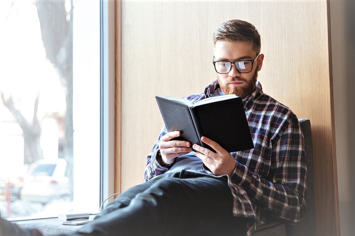 I often read books. Мужчина с книгой. Парень с книгой. Мужчина читает. Парень читает книгу.