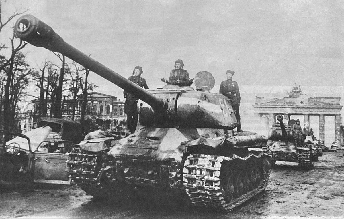 Тяжелый танк ИС-2 (Иосиф Сталин)