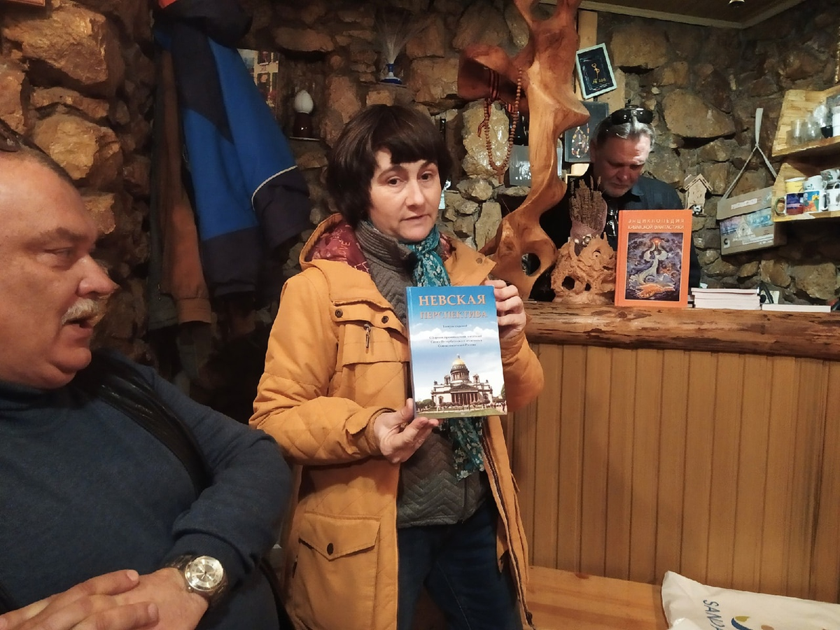 1. Публикация в альманахе "Невская перспектива". Туда довольно сложно, практически невозможно, попасть - кто пробовал, тот знает...