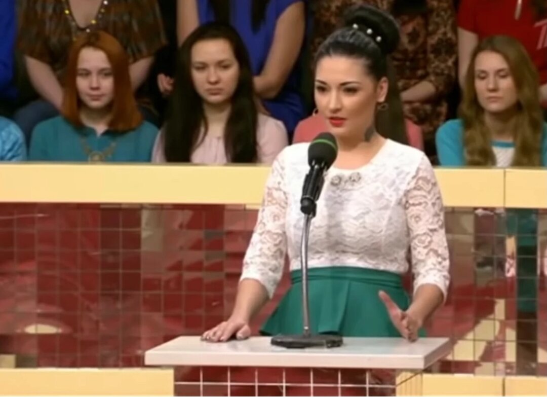 Мария не согласна с обвинением своей дочери. Говорит, что она хочет всегда выглядеть "очень горячо". Я всегда хочу выглядеть дико вульгарно.