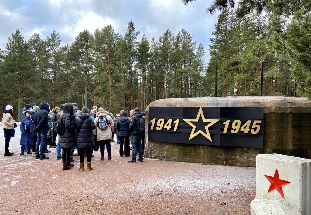 В память о погибших в ВОВ на Сестрорецком рубеже высадили новые деревья : ЗакС.Р
