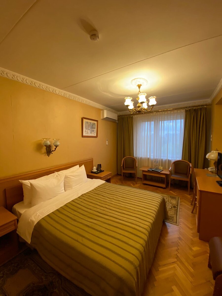 Гостиница в Москве под управлением РПЦ. Хмурые охранники и иконы в ...