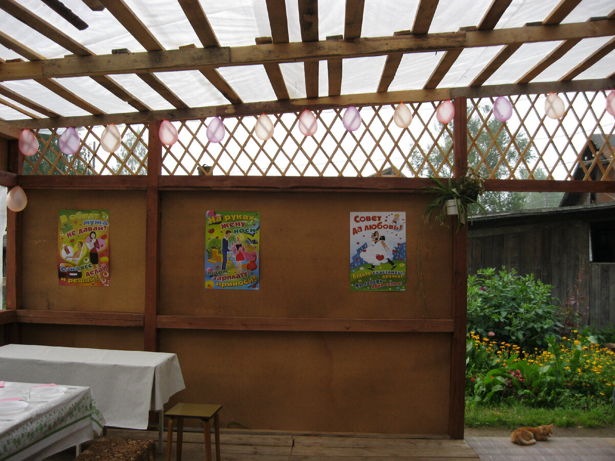 Ни один строительный материал не пострадал, в дальнейшем все ушло в дело...