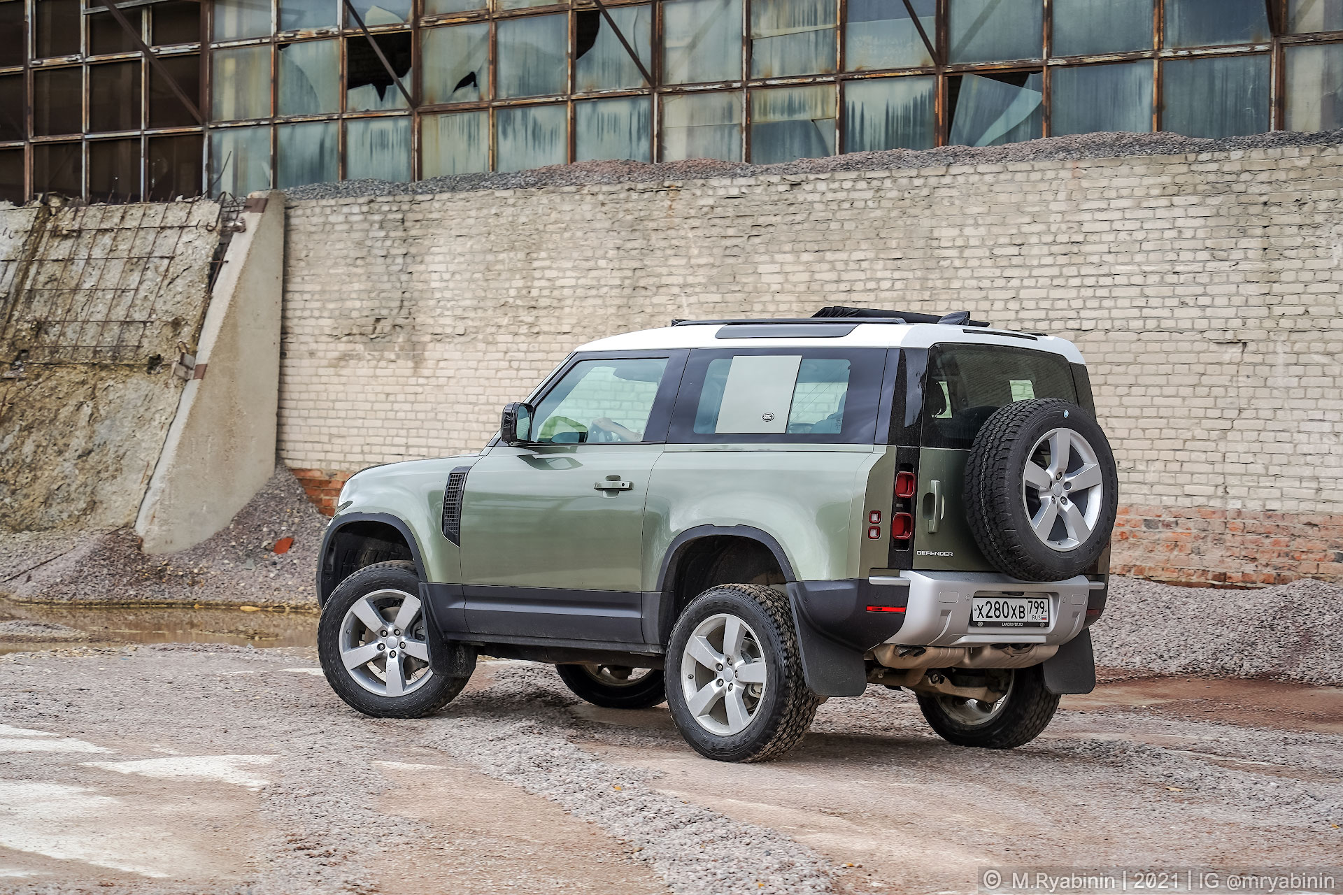 У меня короткий – это звучит гордо! Тест нового Land Rover Defender 901