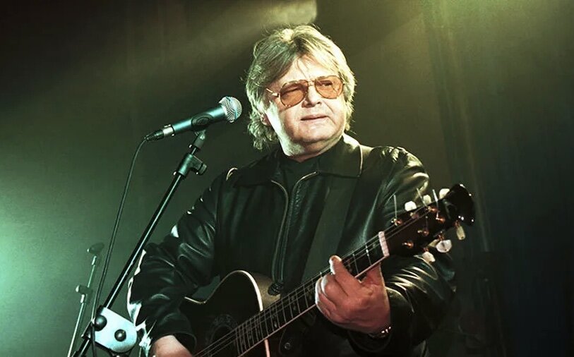 Ю́рий Миха́йлович Анто́нов (род. 19 февраля 1945, Ташкент, Узбекская ССР, СССР ) — советский и российский композитор, эстрадный певец, музыкант, поэт, актёр; народный артист РФ (1997).