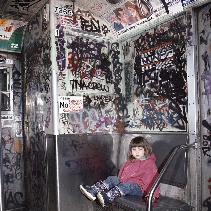 Граффити(тегинг) в вагоне метро.