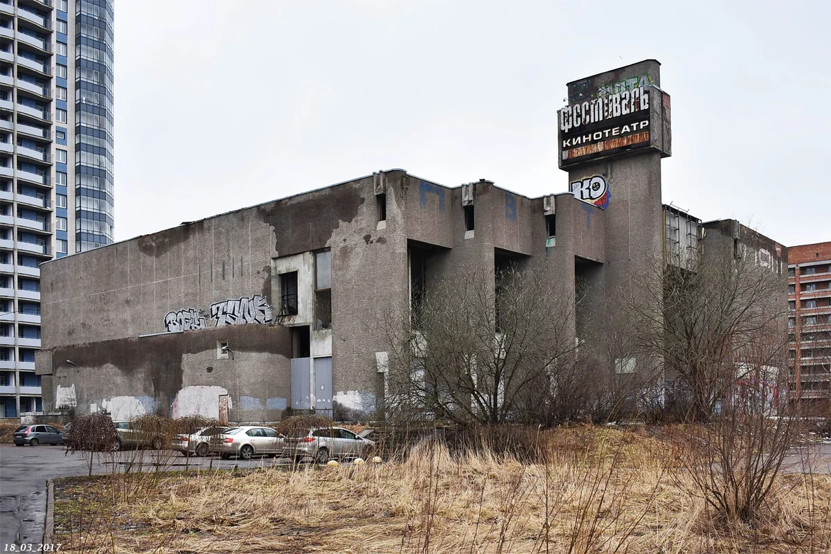 Пр. Трк прометей проспект просвещения 80/1. Проспект энгельса 124 кинотеатр. Кинотеатр проспект просвещения. Заброшенный кинотеатр на проспекте просвещения.