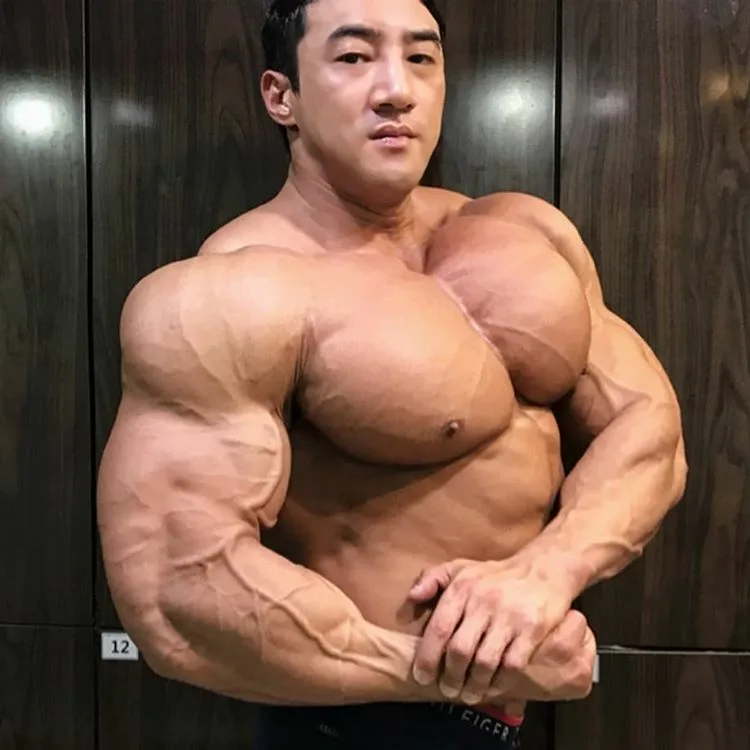 Chul soon бодибилдер