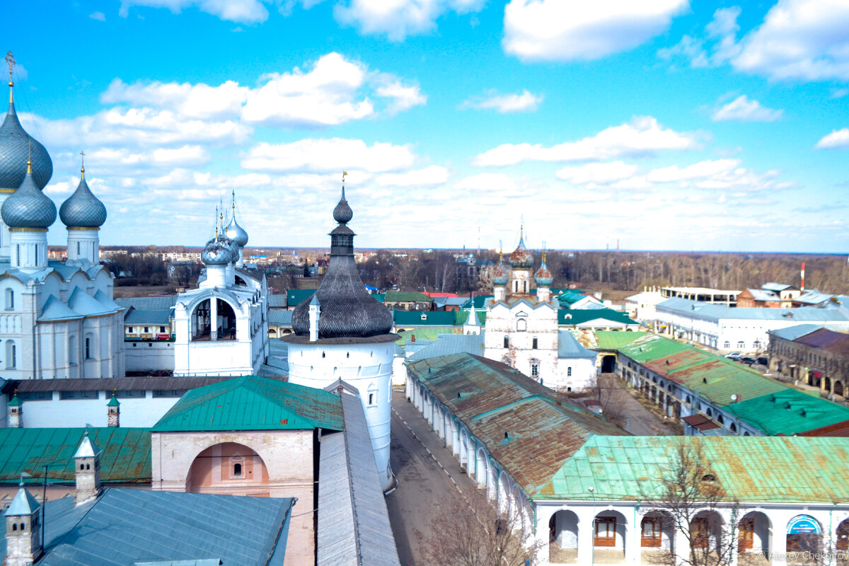 Вид с башни кремля и церковь Спаса Всемилостивого на Торгу и Гостиный Двор