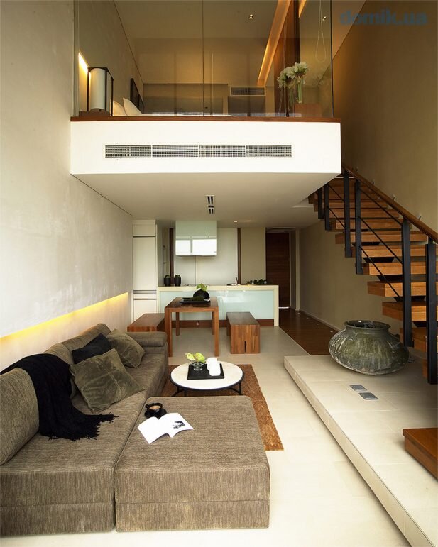 Наглядный пример двухуровневой квартиры с антресолью.