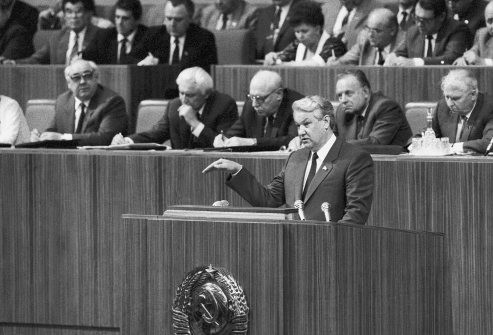 Ельцин всех "огорошил" на пленуме