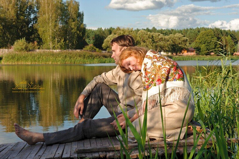 Влюбленные на речке