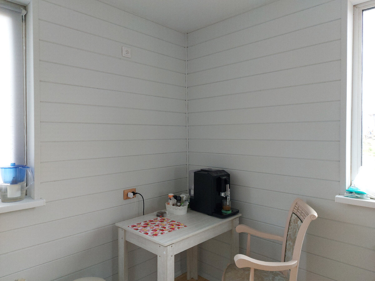 Два окна в кухне. Здесь ещё кухонный гарнитур не установили.