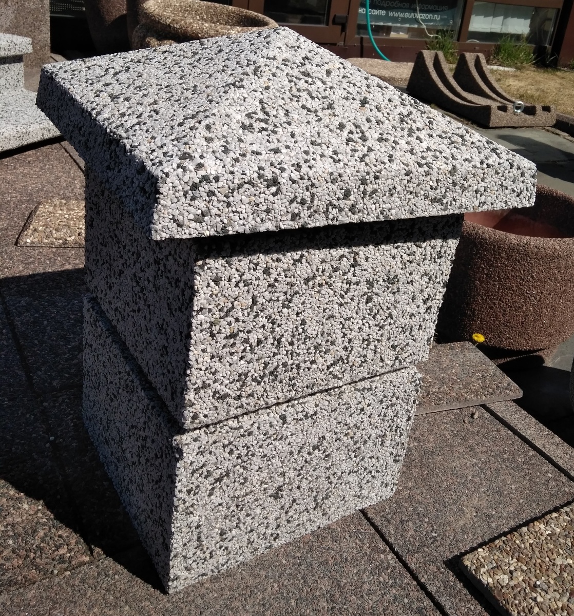 полость столба заполняется бетоном марки М200, не ниже.