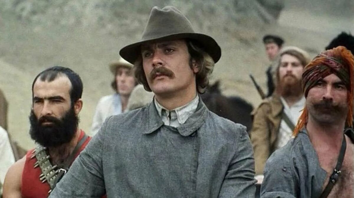 Кадр из фильма "Свой среди чужих, чужой среди своих" (1974). Никита Михалков в роли Александра Брылова, атамана банды, бывшего есаула