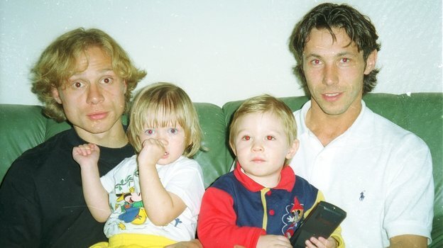     Валерий Карпин и Александр Мостовой со своими детьми.