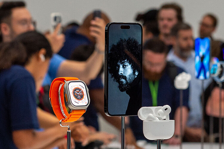 Кроме новых телефонов, Apple представила и новые смарт-часы: Apple Watch Series 8, Apple Watch SE и Apple Watch Ultra. S8 пыле- и водонепроницаемые, защищены от трещинФото: Andrej Sokolow/dpa / www.globallookpress.com