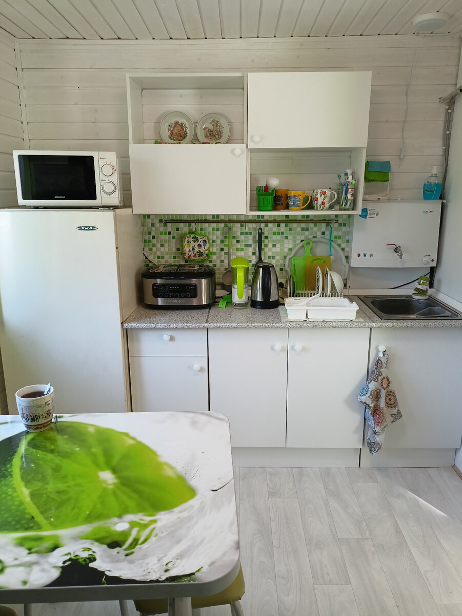 Вид от главного входа в дом