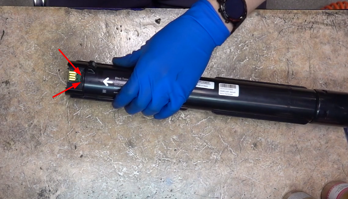 Фото 12. Расположение фиксаторов чипа