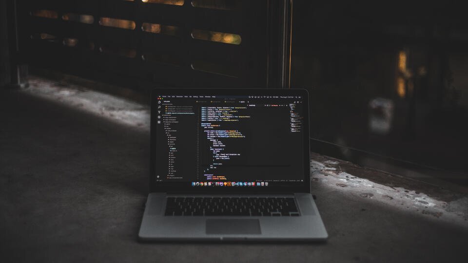    unsplash.com/Blake Connally