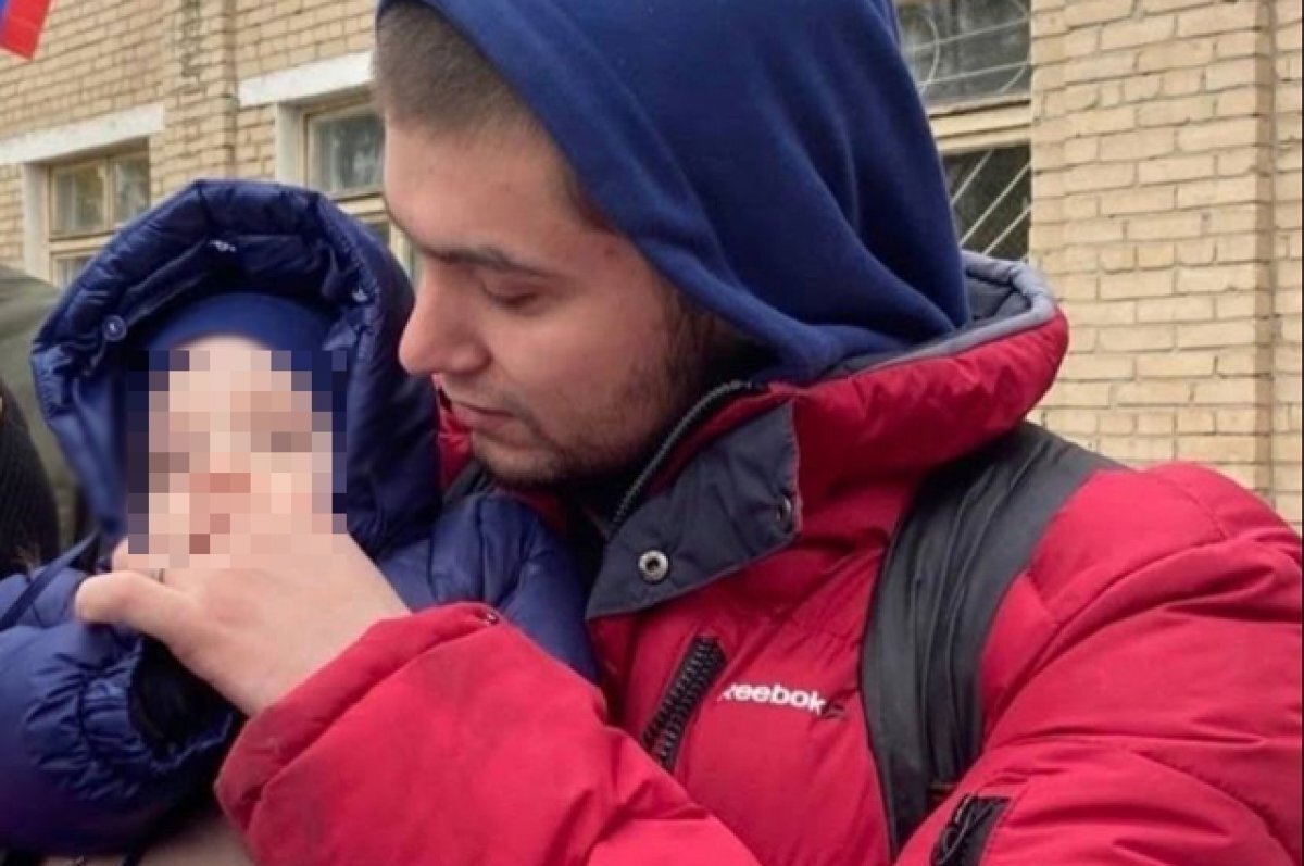   Ярослав Булаев с сыном.