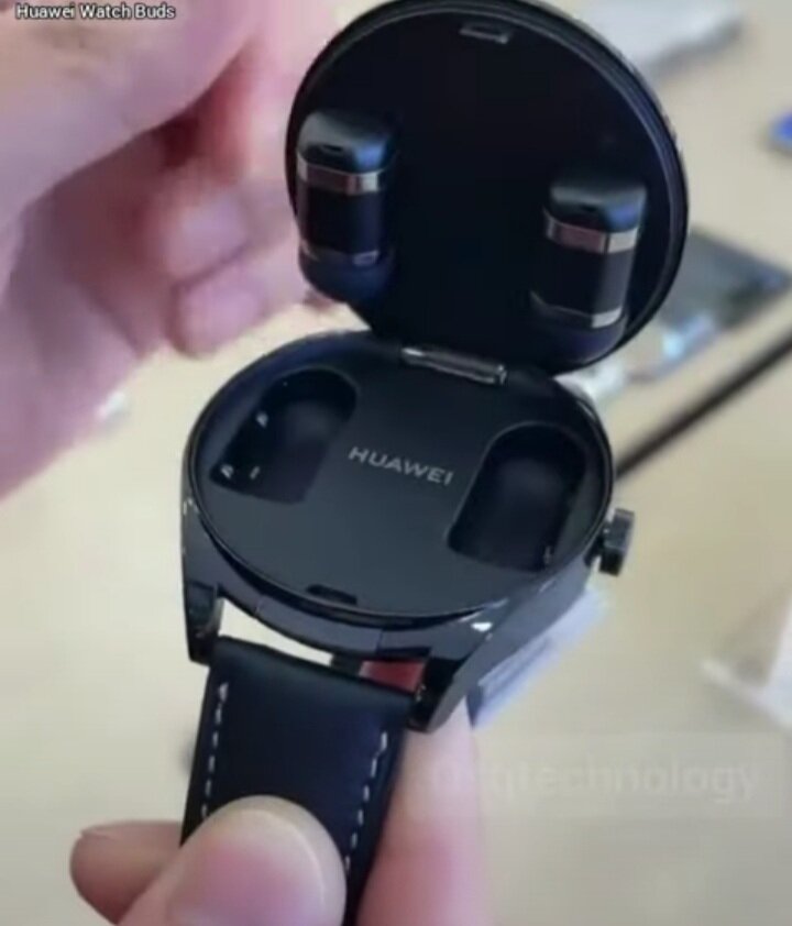Huawei Watch Buds в раскрытом виде
