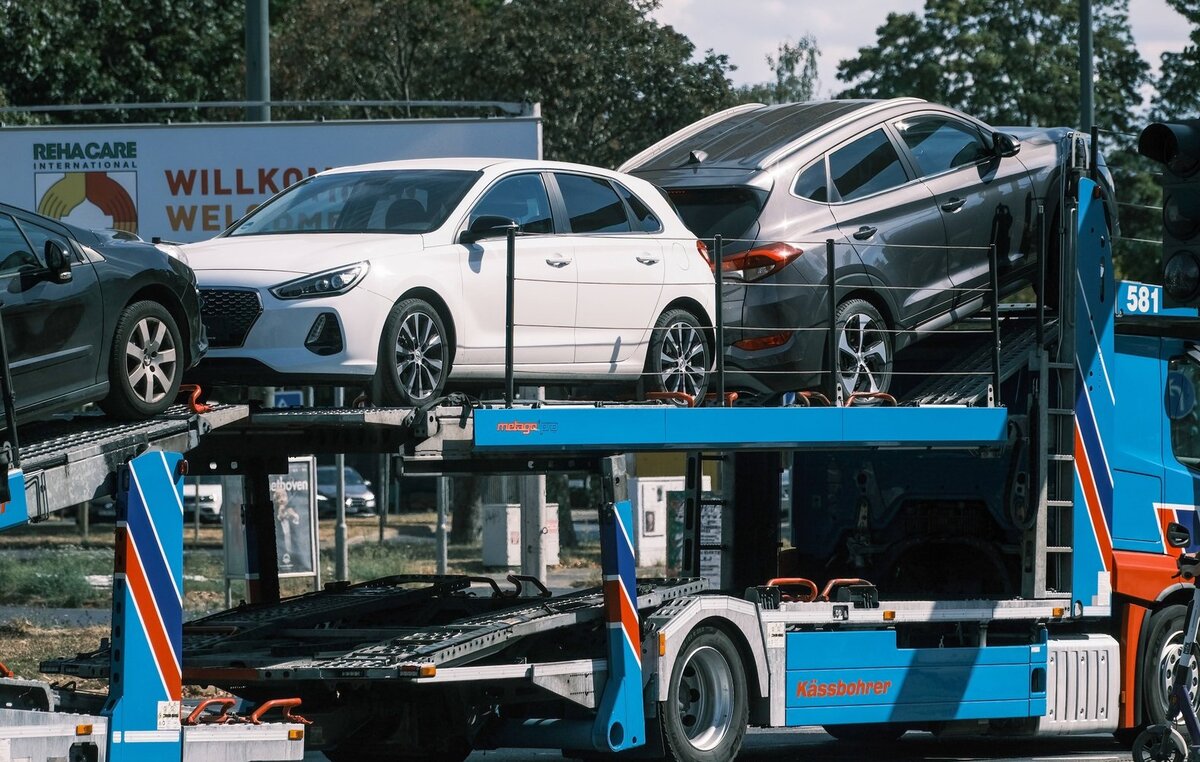 Параллельный импорт автомобилей. Автовоз. Автовоз на 12 машин. Детали машин.