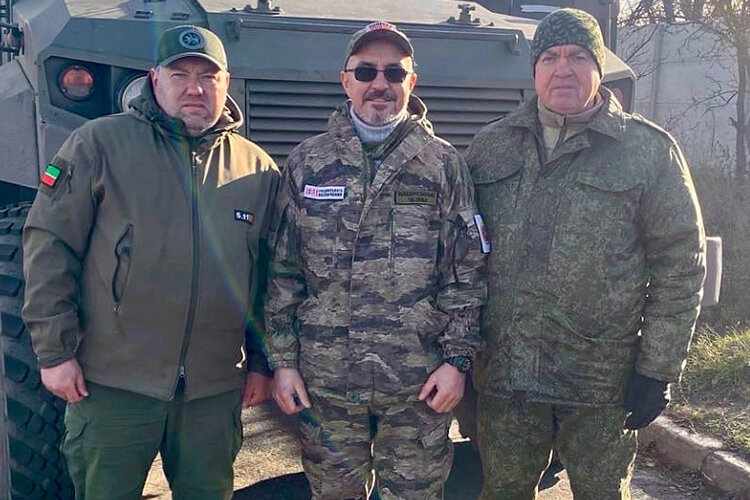    Мэр Набережных Челнов Наиль Магдеев накануне утром прибыл в Лисичанск в Луганской Народной Республике, чтобы на месте лично изучить обстановку. Ранее шефство над городом взял Татарстан Фото: nabchelny.ru