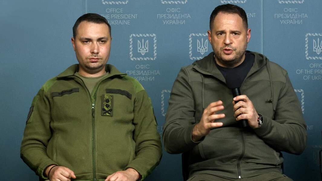 Начальник Главного разведывательного управления министерства обороны Украины Кирилл Буданов и руководитель офиса президента Украины Андрей Ермак.                    Фото: Global Look Press/Keystone Press Agency/Pavlo Bahmut