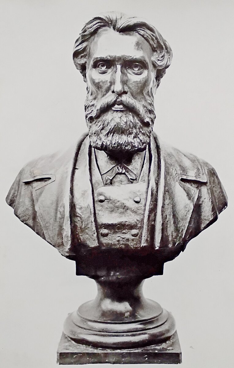 Бронзовый бюст Михаила Евдокимовича Опекушина работы его сына А.М. Опекушина. Из собрания Ярославского художественного музея