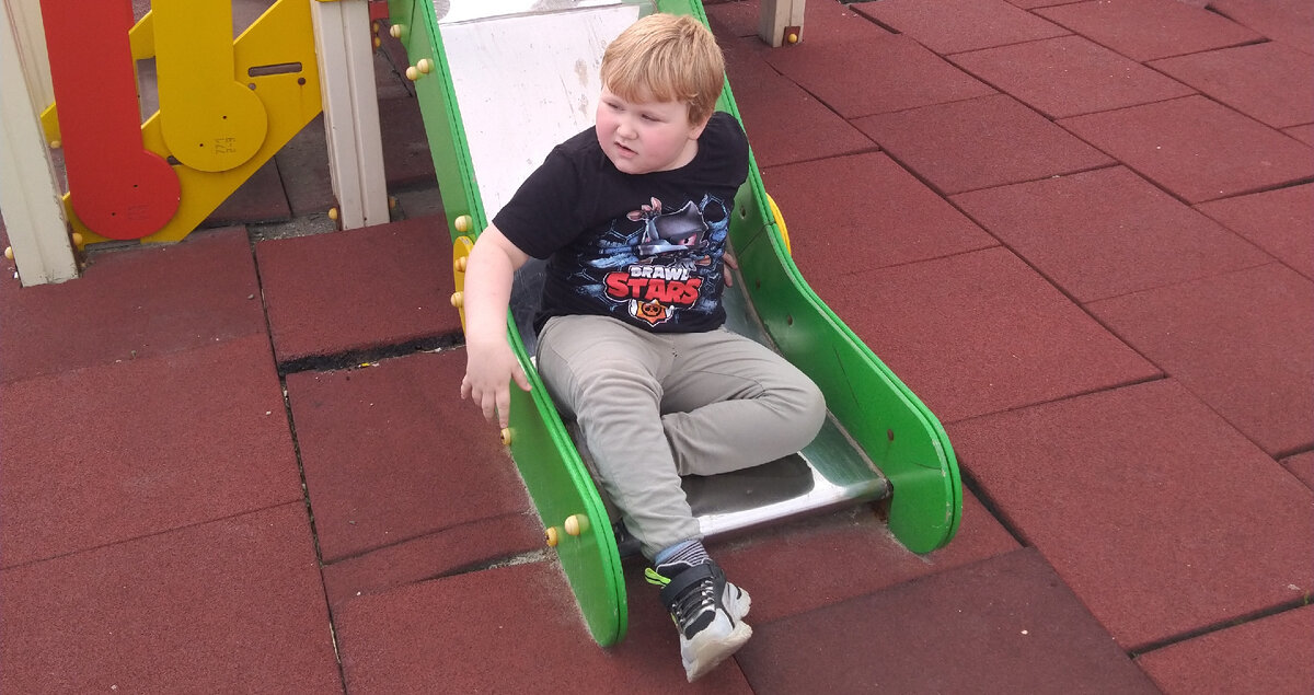 Почему аутист не смотрит в глаза.