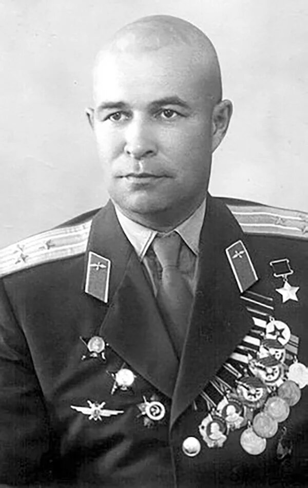 Евгений Георгиевич Пепеляев (18 марта 1918, Бодайбо — 4 января 2013, Москва) 