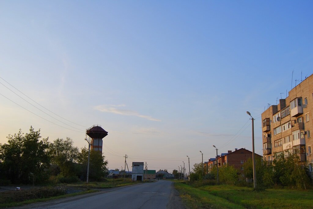 Г татарск ул. Водонапорная башня в Татарске. Водонапорная башня Барабинск. Достопримечательности города Татарска. Город Татарск Новосибирская область.