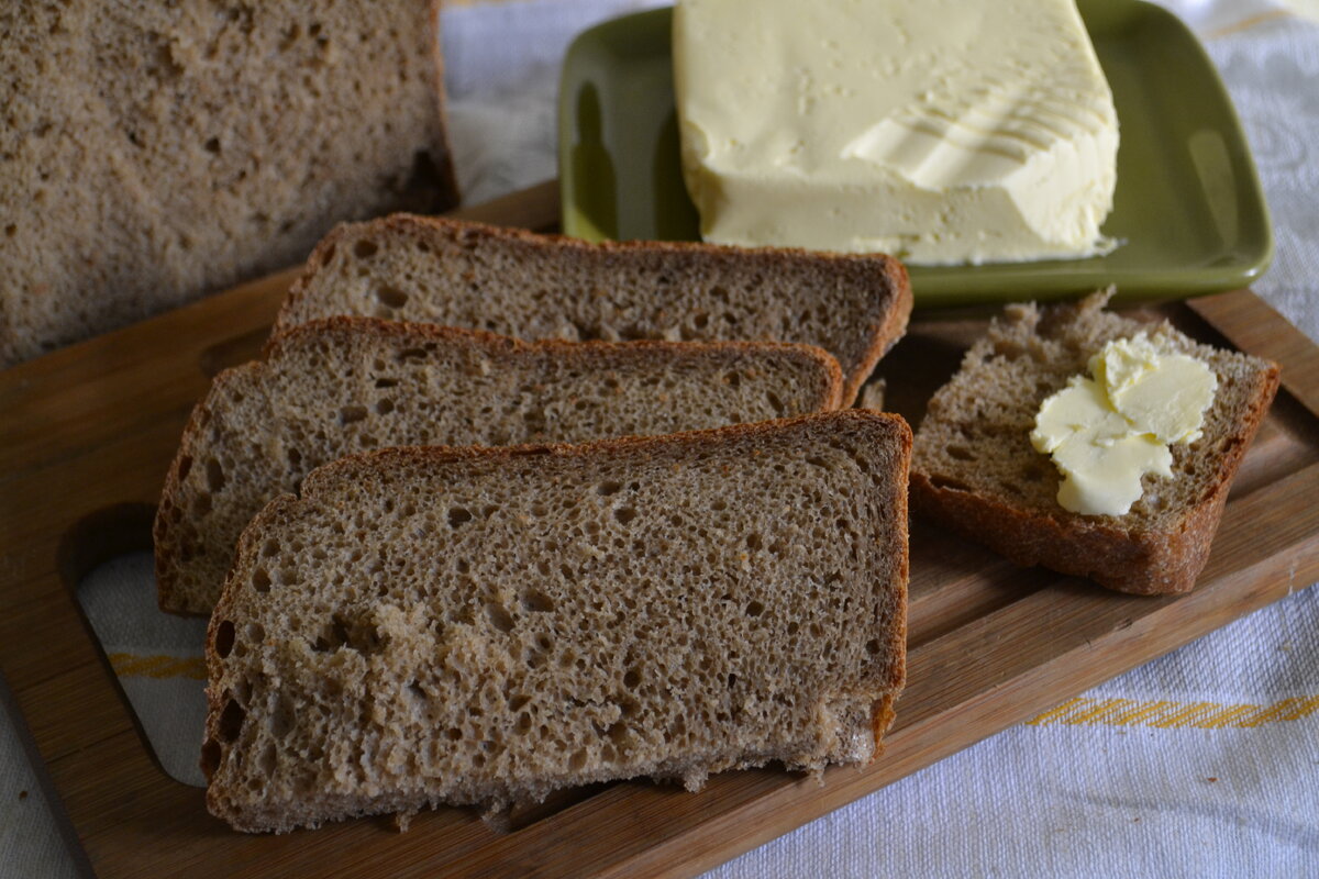 Бородинский хлеб на закваске рецепт. Хлеб хмелевой бездрожжевой. Хлеб из цельнозерновой муки в духовке. Хлеб ржаной на хмелевой закваске. Хлеб ржаной бездрожжевой.